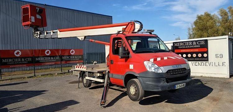 IVECO 35S  AVEC NACELLE 22M  CX-549-MC