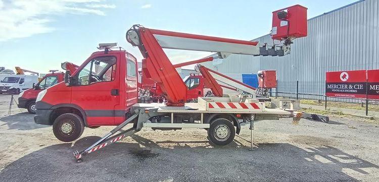 IVECO 35S  AVEC NACELLE 22M  CX-549-MC