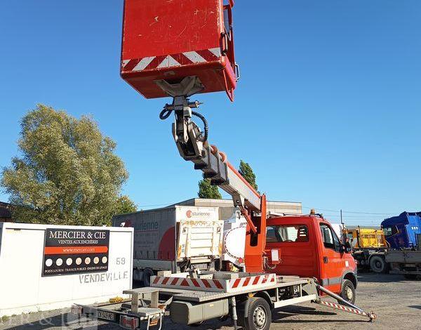 IVECO 35S  AVEC NACELLE 22M  CX-549-MC