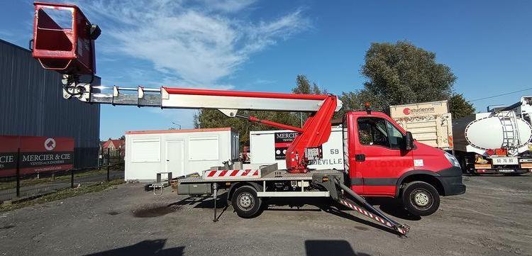 IVECO 35S  AVEC NACELLE 22M  CX-549-MC