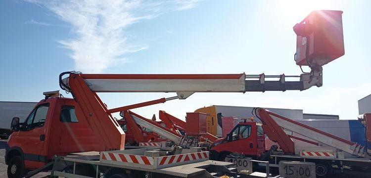 IVECO 35S  AVEC NACELLE 22M  CX-549-MC