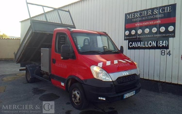 IVECO 35C13 BENNE SIMPLE CABINE COFFRE ROUGE CZ-373-FB