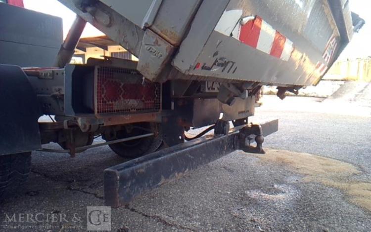 IVECO 35C13 BENNE SIMPLE CABINE COFFRE ROUGE CZ-373-FB
