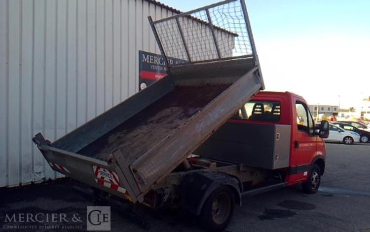 IVECO 35C13 BENNE SIMPLE CABINE COFFRE ROUGE CZ-373-FB