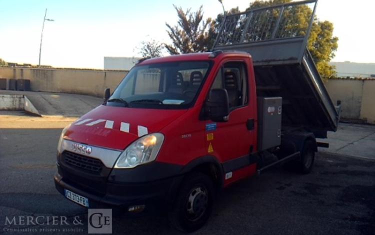 IVECO 35C13 BENNE SIMPLE CABINE COFFRE ROUGE CZ-373-FB