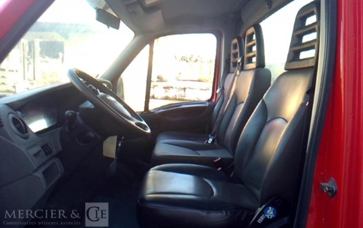IVECO 35C13 BENNE SIMPLE CABINE COFFRE ROUGE CZ-373-FB