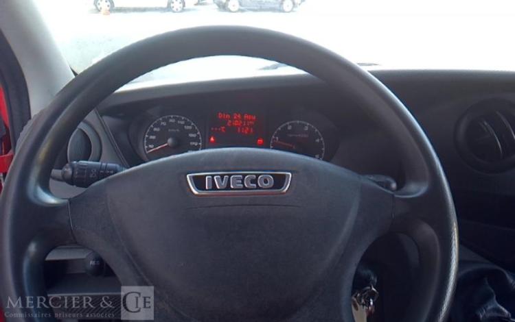 IVECO 35C13 BENNE SIMPLE CABINE COFFRE ROUGE CZ-373-FB