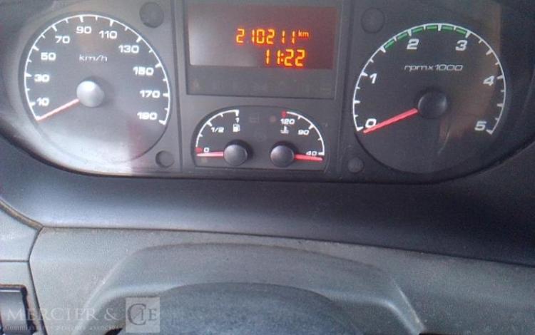 IVECO 35C13 BENNE SIMPLE CABINE COFFRE ROUGE CZ-373-FB