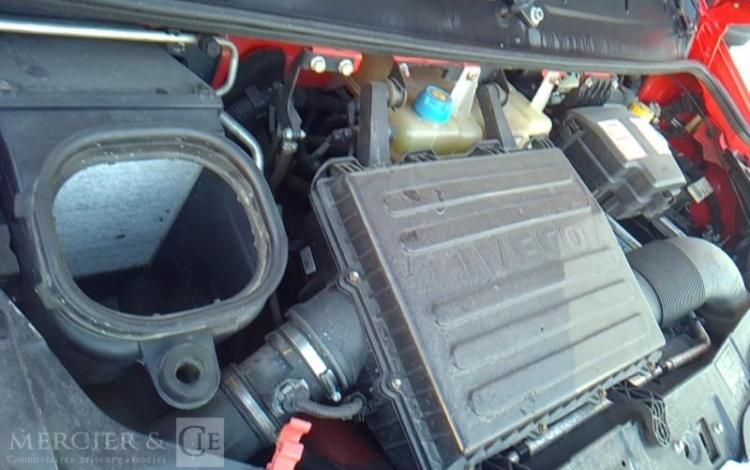 IVECO 35C13 BENNE SIMPLE CABINE COFFRE ROUGE CZ-373-FB