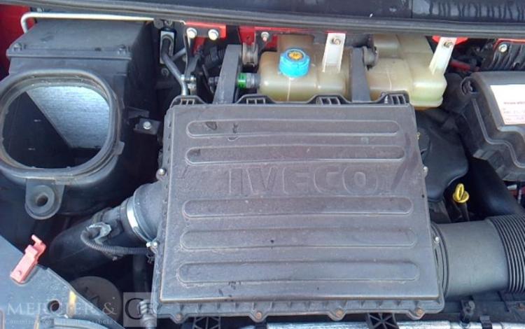 IVECO 35C13 BENNE SIMPLE CABINE COFFRE ROUGE CZ-373-FB