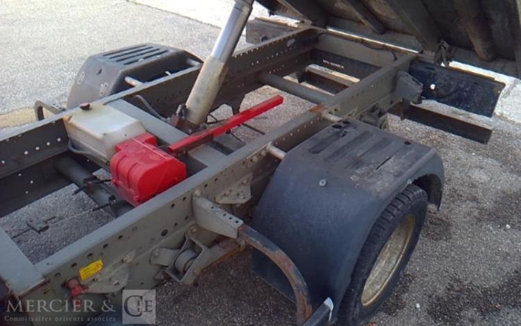 IVECO 35C13 BENNE SIMPLE CABINE COFFRE ROUGE CZ-373-FB