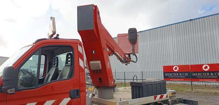 IVECO 35S11  AVEC NACELLE 18 M  DC-938-EW