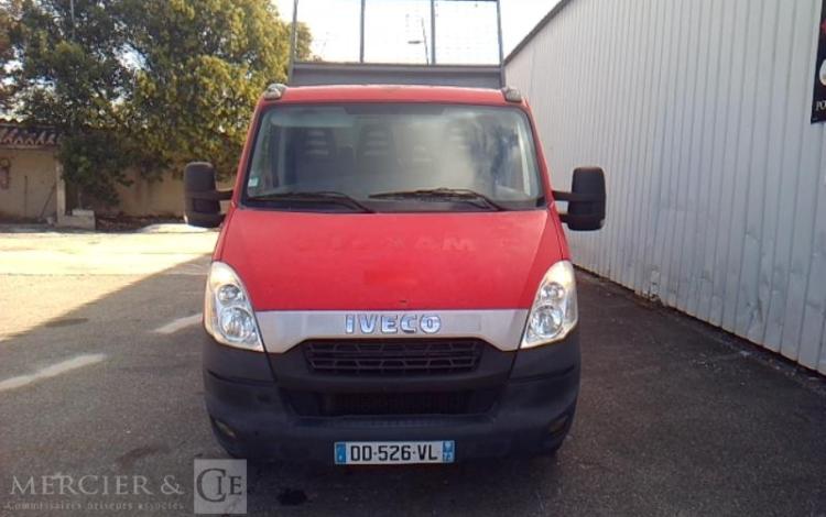 IVECO 35C13 BENNE SIMPLE CABINE COFFRE ROUGE DD-526-VL