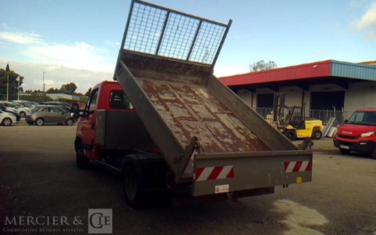 IVECO 35C13 BENNE SIMPLE CABINE COFFRE ROUGE DD-526-VL
