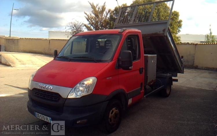 IVECO 35C13 BENNE SIMPLE CABINE COFFRE ROUGE DD-526-VL