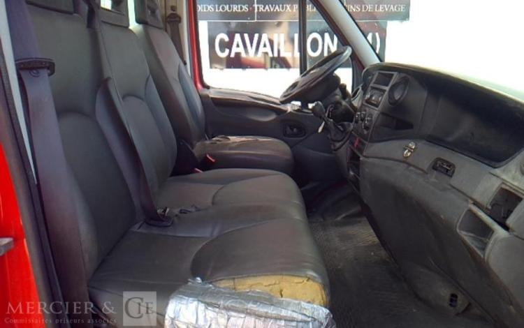 IVECO 35C13 BENNE SIMPLE CABINE COFFRE ROUGE DD-526-VL