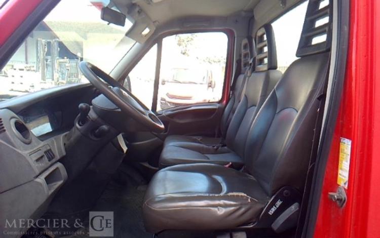 IVECO 35C13 BENNE SIMPLE CABINE COFFRE ROUGE DD-526-VL