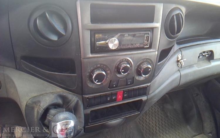 IVECO 35C13 BENNE SIMPLE CABINE COFFRE ROUGE DD-526-VL