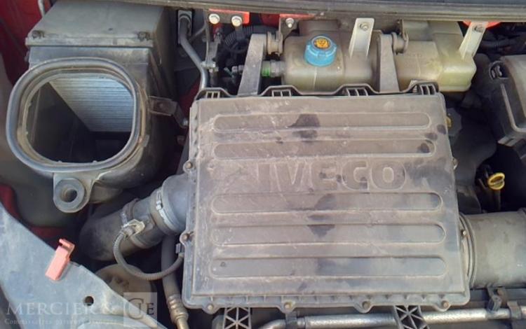 IVECO 35C13 BENNE SIMPLE CABINE COFFRE ROUGE DD-526-VL