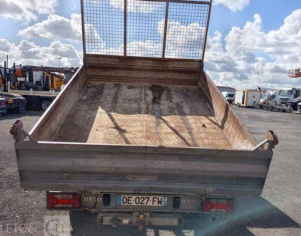 IVECO DAILY 35C13 BENNE AVEC COFFRE ACIER DIESEL – 124032 KMS – ANNEE 2014 ROUGE DE-027-FW