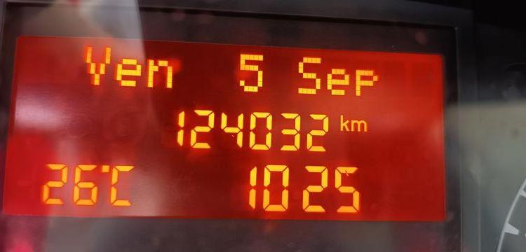 IVECO DAILY 35C13 BENNE AVEC COFFRE ACIER DIESEL – 124032 KMS – ANNEE 2014 ROUGE DE-027-FW