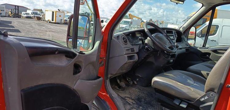 IVECO DAILY 35C13 BENNE AVEC COFFRE ACIER DIESEL – 124032 KMS – ANNEE 2014 ROUGE DE-027-FW