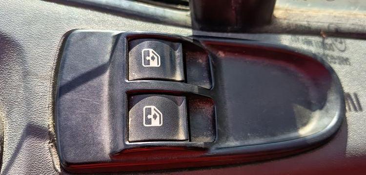 IVECO DAILY 35C13 BENNE AVEC COFFRE ACIER DIESEL – 124032 KMS – ANNEE 2014 ROUGE DE-027-FW