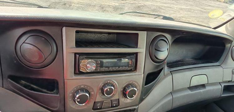 IVECO DAILY 35C13 BENNE AVEC COFFRE ACIER DIESEL – 124032 KMS – ANNEE 2014 ROUGE DE-027-FW