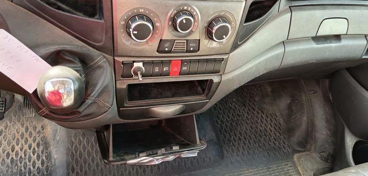 IVECO DAILY 35C13 BENNE AVEC COFFRE ACIER DIESEL – 124032 KMS – ANNEE 2014 ROUGE DE-027-FW
