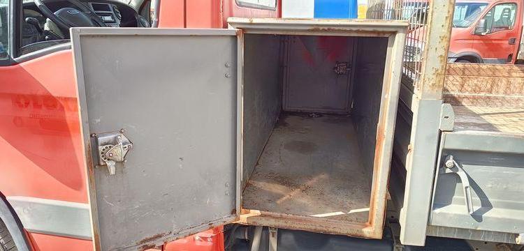 IVECO DAILY 35C13 BENNE AVEC COFFRE ACIER DIESEL – 124032 KMS – ANNEE 2014 ROUGE DE-027-FW