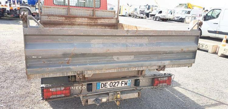IVECO DAILY 35C13 BENNE AVEC COFFRE ACIER DIESEL – 124032 KMS – ANNEE 2014 ROUGE DE-027-FW