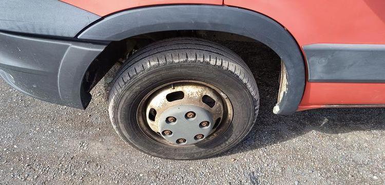 IVECO DAILY 35C13 BENNE AVEC COFFRE ACIER DIESEL – 124032 KMS – ANNEE 2014 ROUGE DE-027-FW