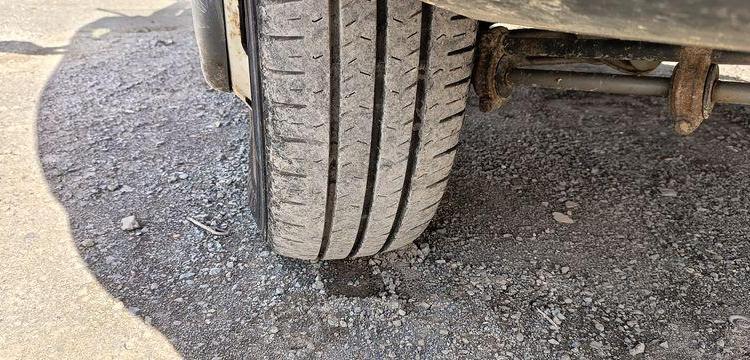 IVECO DAILY 35C13 BENNE AVEC COFFRE ACIER DIESEL – 124032 KMS – ANNEE 2014 ROUGE DE-027-FW