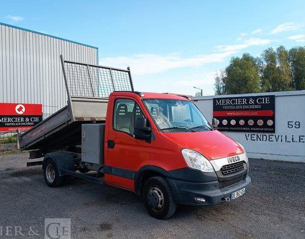 IVECO DAILY 35C13 BENNE AVEC COFFRE ACIER DIESEL – 155067 KMS – ANNEE 2014 ROUGE DE-363-QS