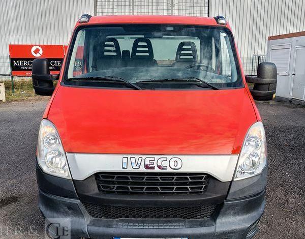 IVECO DAILY 35C13 BENNE AVEC COFFRE ACIER DIESEL – 155067 KMS – ANNEE 2014 ROUGE DE-363-QS