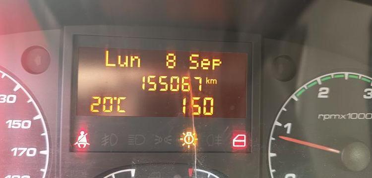 IVECO DAILY 35C13 BENNE AVEC COFFRE ACIER DIESEL – 155067 KMS – ANNEE 2014 ROUGE DE-363-QS