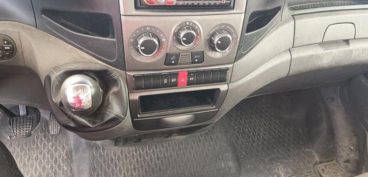 IVECO DAILY 35C13 BENNE AVEC COFFRE ACIER DIESEL – 155067 KMS – ANNEE 2014 ROUGE DE-363-QS