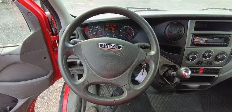 IVECO DAILY 35C13 BENNE AVEC COFFRE ACIER DIESEL – 155067 KMS – ANNEE 2014 ROUGE DE-363-QS
