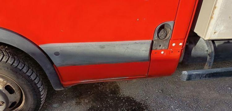 IVECO DAILY 35C13 BENNE AVEC COFFRE ACIER DIESEL – 155067 KMS – ANNEE 2014 ROUGE DE-363-QS