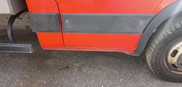 IVECO DAILY 35C13 BENNE AVEC COFFRE ACIER DIESEL – 155067 KMS – ANNEE 2014 ROUGE DE-363-QS