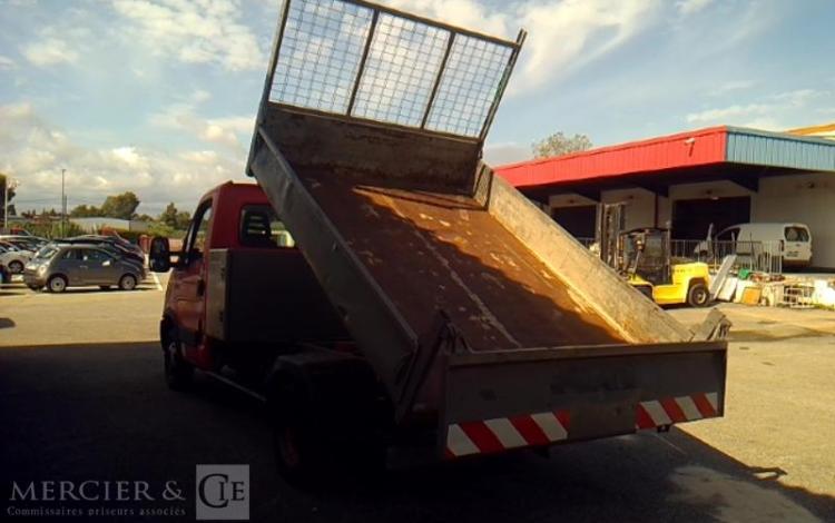 IVECO 35C13 BENNE SIMPLE CABINE COFFRE ROUGE DE-682-AJ