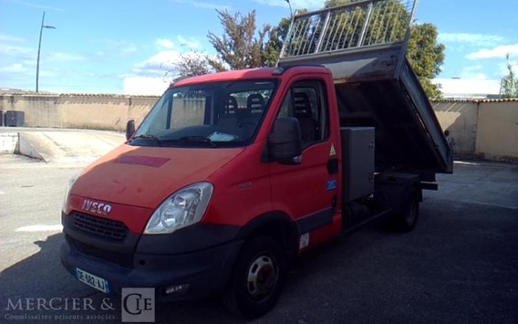 IVECO 35C13 BENNE SIMPLE CABINE COFFRE ROUGE DE-682-AJ
