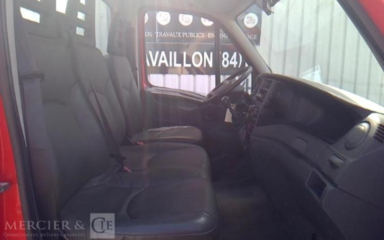 IVECO 35C13 BENNE SIMPLE CABINE COFFRE ROUGE DE-682-AJ