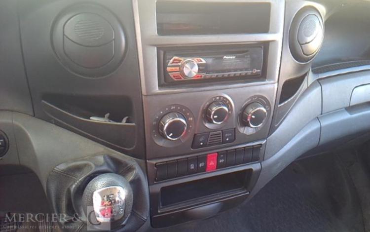 IVECO 35C13 BENNE SIMPLE CABINE COFFRE ROUGE DE-682-AJ