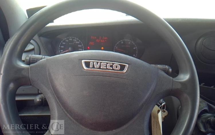IVECO 35C13 BENNE SIMPLE CABINE COFFRE ROUGE DE-682-AJ