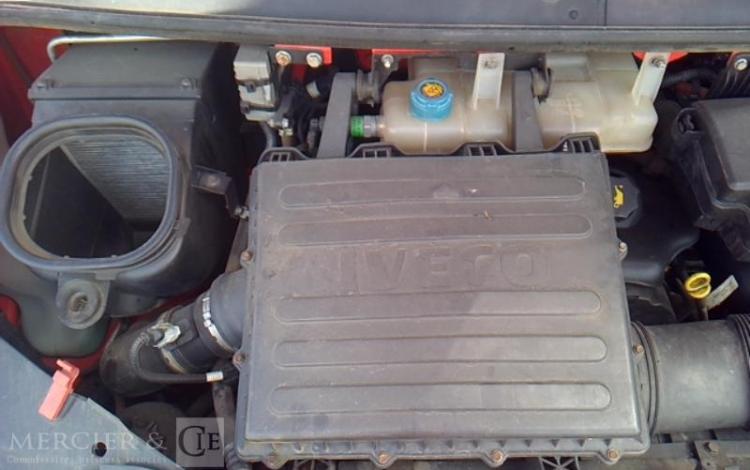IVECO 35C13 BENNE SIMPLE CABINE COFFRE ROUGE DE-682-AJ