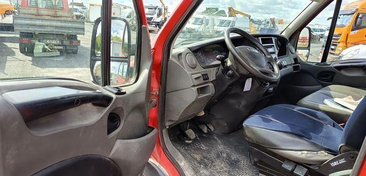 IVECO DAILY 35C13 BENNE AVEC COFFRE ACIER DIESEL – 166379 KMS – ANNEE 2014 ROUGE DE-889-FV
