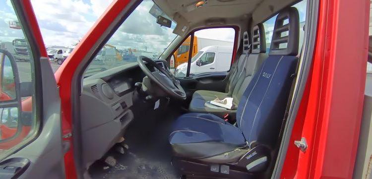 IVECO DAILY 35C13 BENNE AVEC COFFRE ACIER DIESEL – 166379 KMS – ANNEE 2014 ROUGE DE-889-FV
