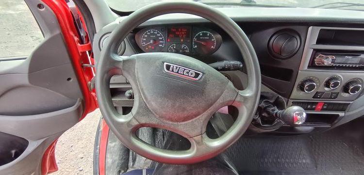 IVECO DAILY 35C13 BENNE AVEC COFFRE ACIER DIESEL – 166379 KMS – ANNEE 2014 ROUGE DE-889-FV