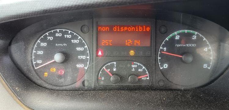 IVECO DAILY 35C13 BENNE AVEC COFFRE ACIER DIESEL – 166379 KMS – ANNEE 2014 ROUGE DE-889-FV